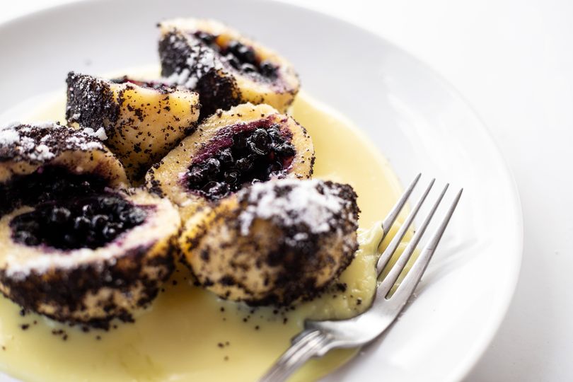 Fitness tvarohové knedlíky s borůvkami a pudinkem