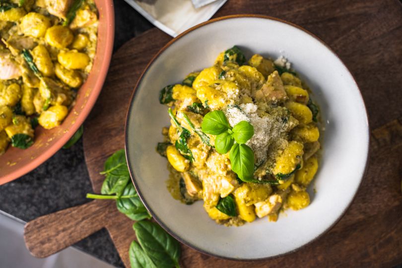 Gnocchi z kurczakiem i pesto z jednej patelni
