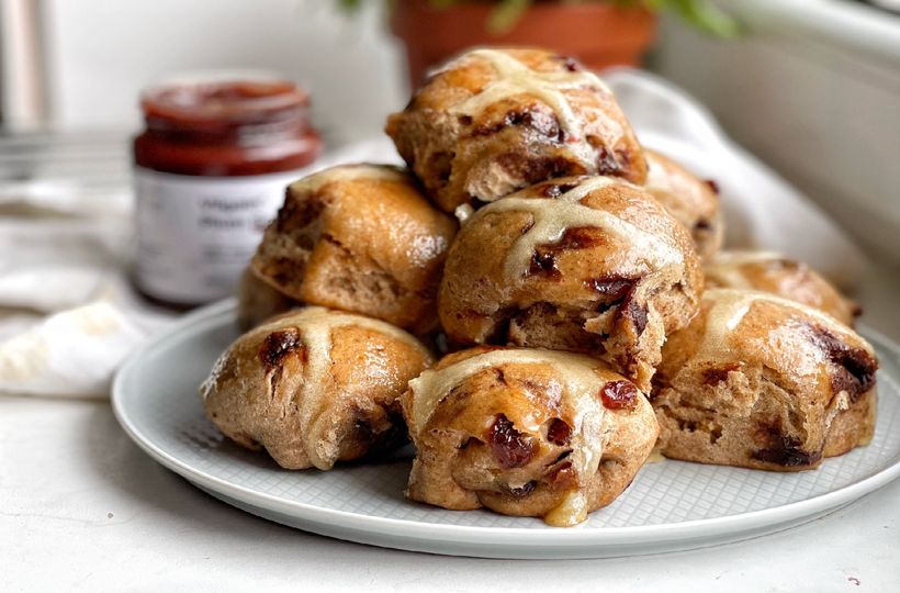 Hot cross buns z mąki pełnoziarnistej