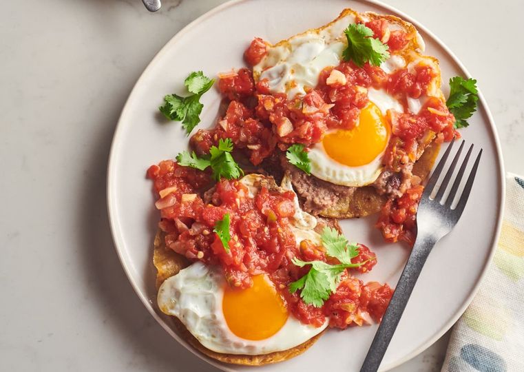 Huevos rancheros: rančerské vajcia