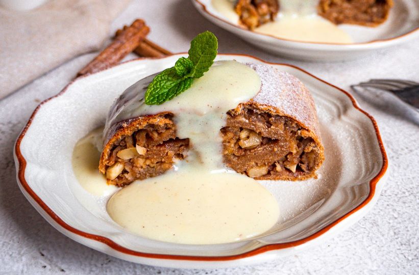 Almás rétes túrós tésztából vaníliás öntettel