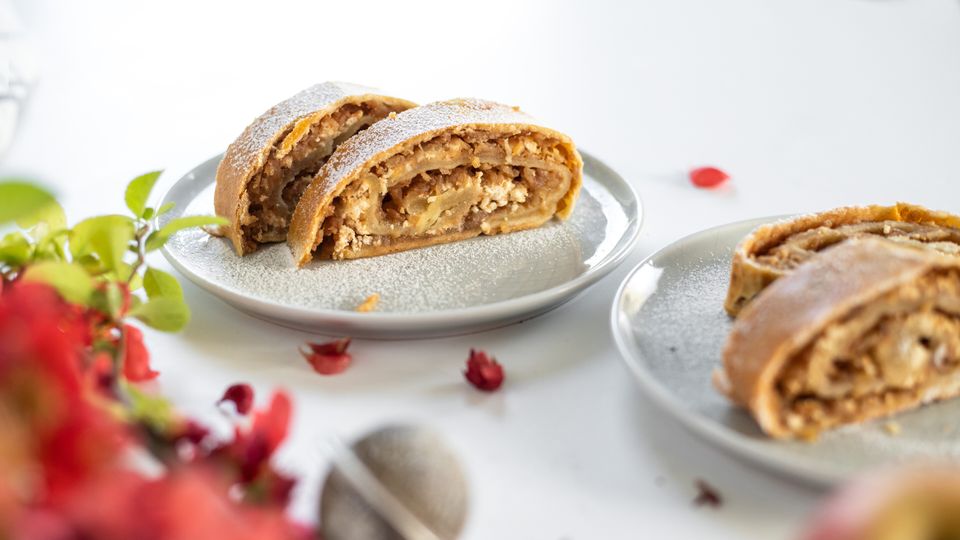 Jablkový závin zo špaldovej múky s tvarohom