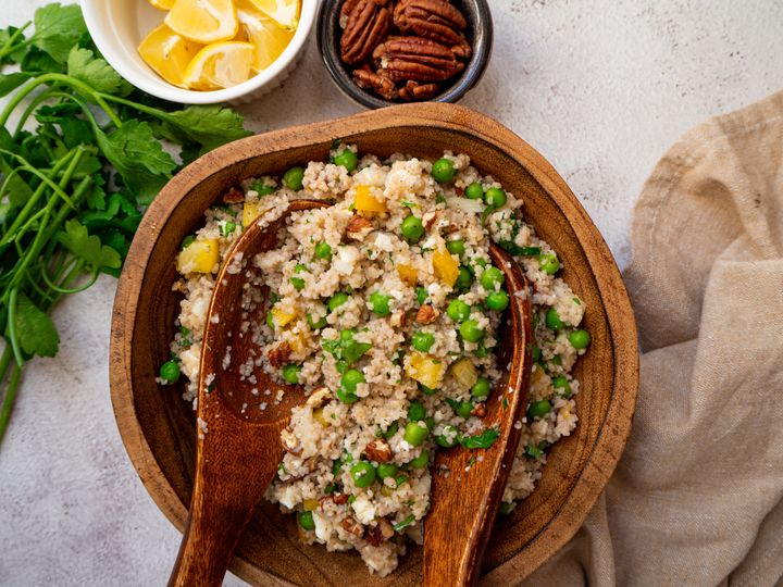 Frühlingssalat mit Couscous und Balkankäse