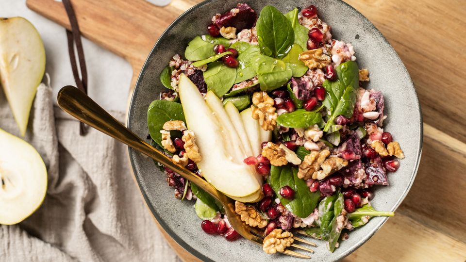 Konec vánočního obžerství: Po tomto zdravém zimním salátu se budete cítit skvěle