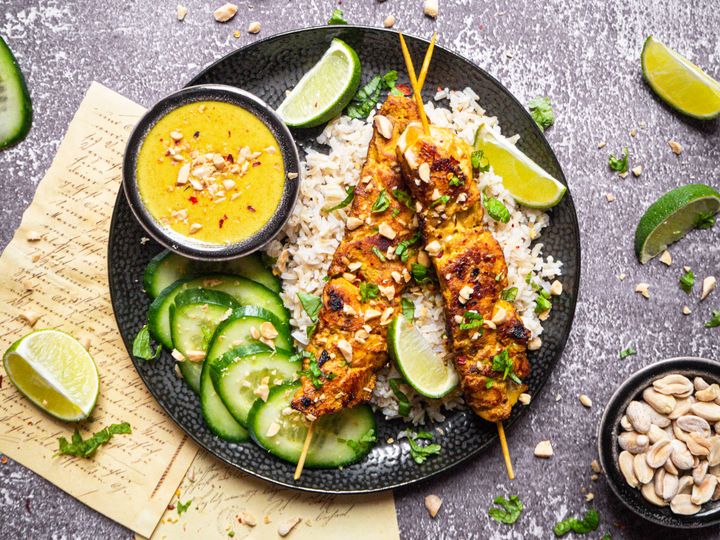 Kuracie satay s arašidovou omáčkou a ryžou