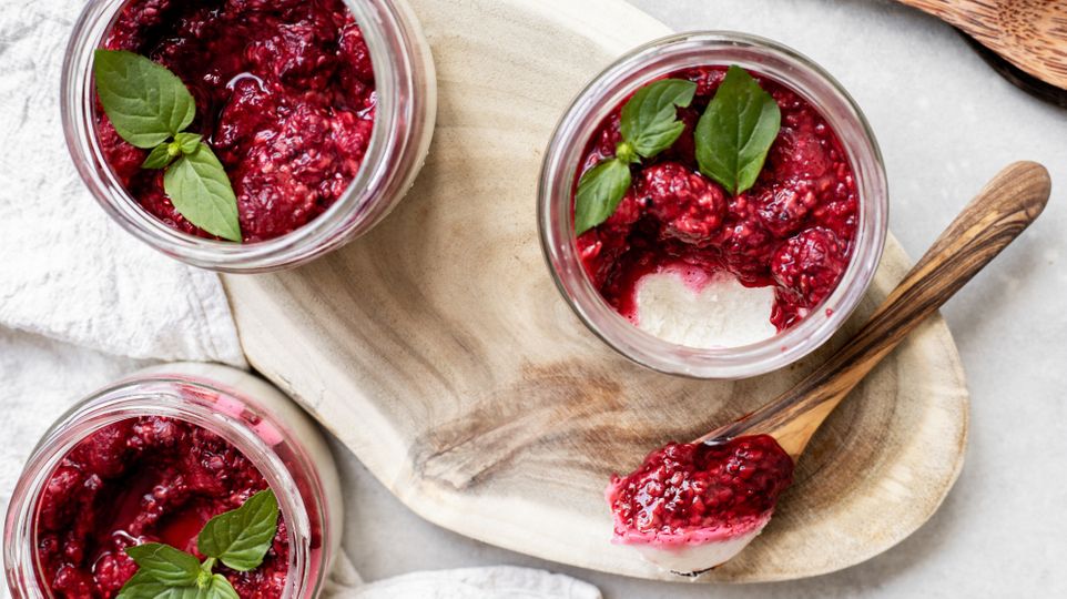 Fit panna cotta s malinami do skleničky