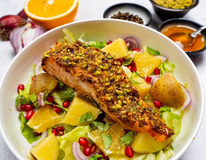 Losos s pistáciovou krustou a bramborami