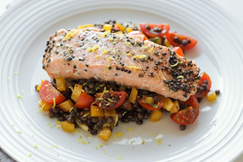 Pečený losos so šošovicovým šalátom