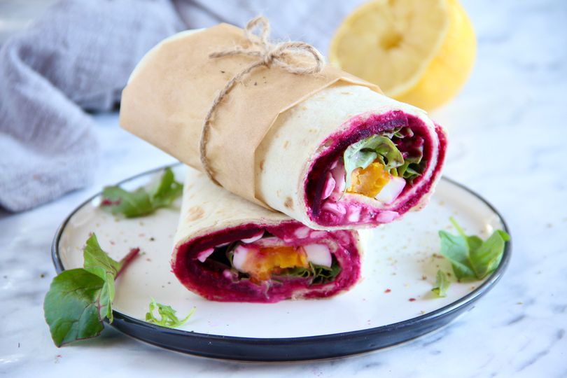 Super rýchle wrapy s hummusom z červenej repy