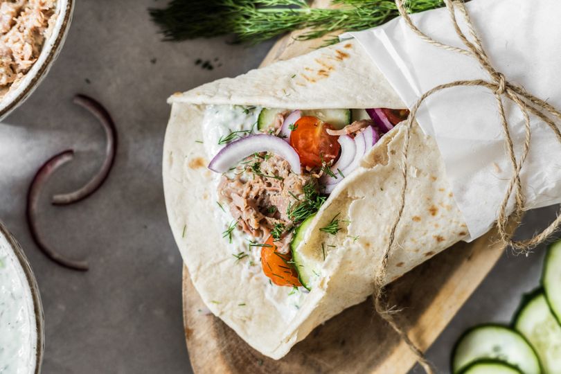 Domácí gyros v tortille s tzatziki