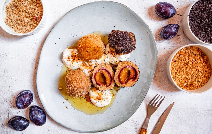 Špaldové knedlíky se švestkami