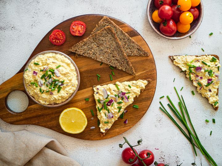 Tuńczyk z twarożkiem i jajkiem