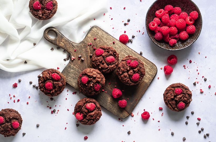 Vláčné čokoládové muffiny s malinami