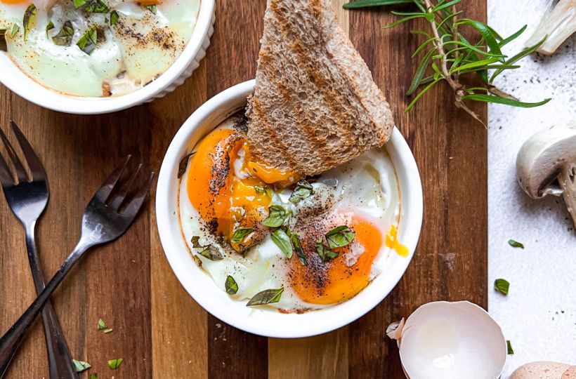 Zapečené vajcia so šunkou a zeleninou