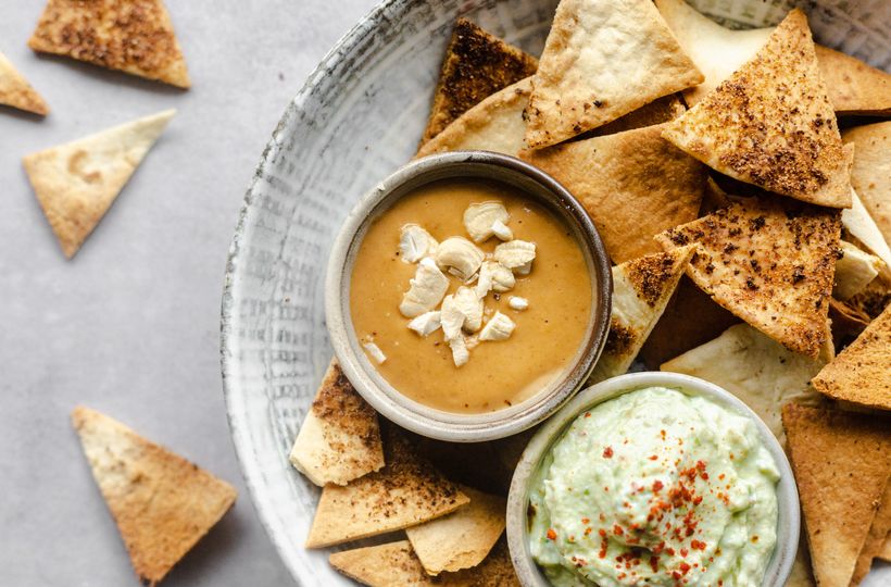 Domáce nachos chipsy z tortilly so syrovým dipom