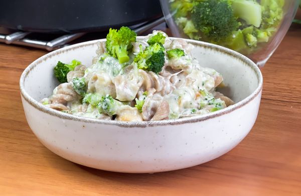 Cremige Pasta mit Käsesauce und Brokkoli