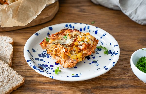 Pizza-Toast mit Schinken und Käse im Backofen