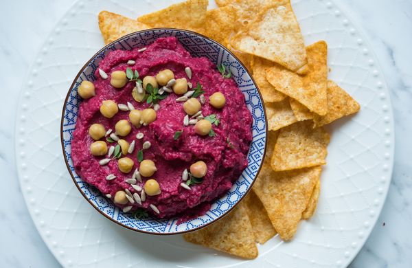Jednoduchá silvestrovská mňamka: Řepový hummus s česnekem