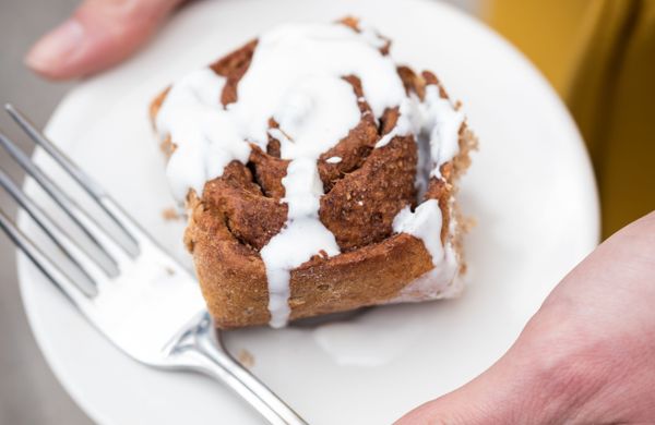 Škoricové osie hniezda s polevou