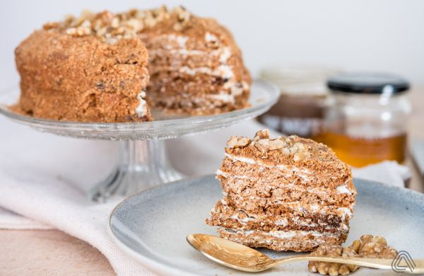 Zdravý medovník ze špadlové mouky a ovesných vloček