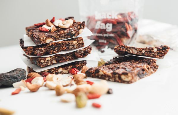 Domácí energy tyčinky pokaždé jinak! Chutnají božsky a zaženou hlad, kdykoliv se objeví