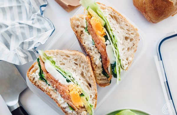 Fitness sandwich s uzeným lososem