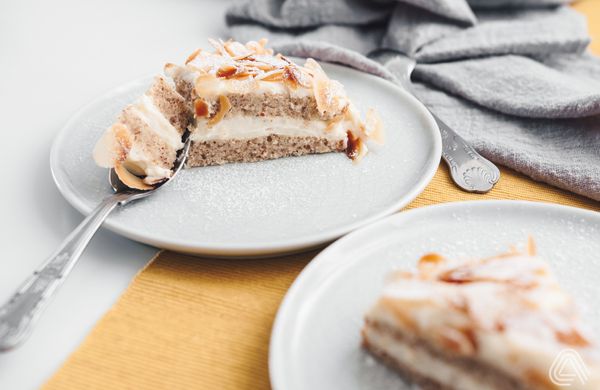 Zdravá mandľová torta s tvarohovým krémom