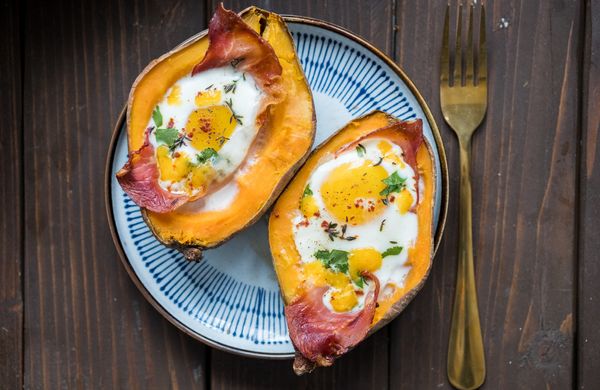 Zapečené batáty se sýrem a vajíčkem