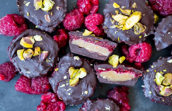 Čokoládové košíčky plnené kešu a marmeládou