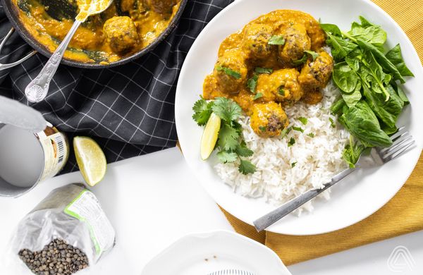 Vegánske indické karí so šošovicovými guľkami