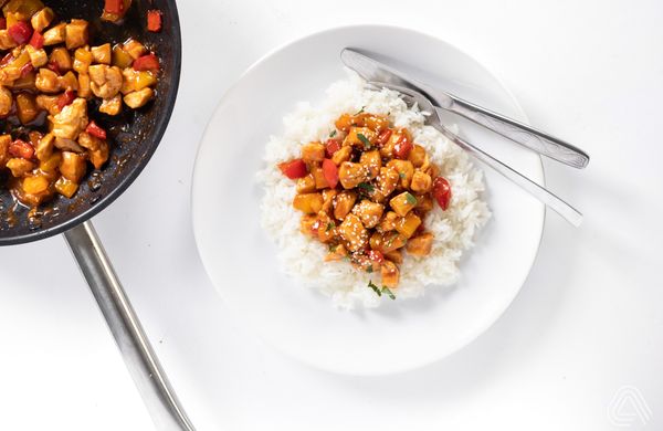 Hähnchenbrust mit süß-saurer Sauce und Reis