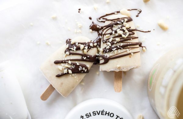 Domácí banánový nanuk s čokoládou