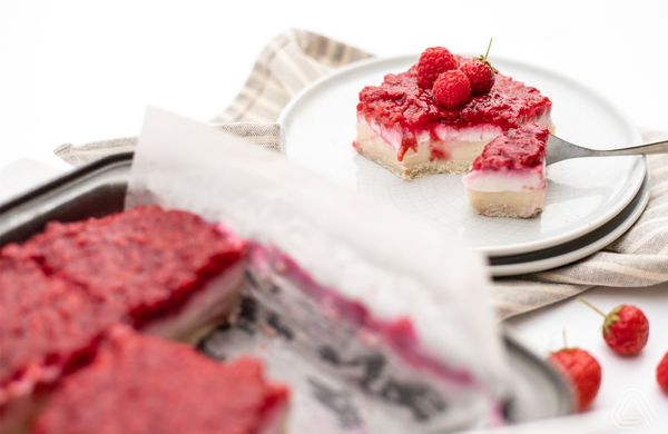 Lehký letní pudinkovo-malinový zákusek