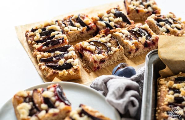 Kynutá švestková buchta s drobenkou