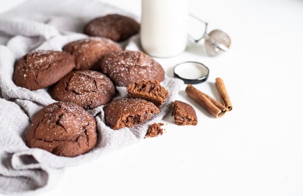 Měkké perníkové cookies s jemnou chutí kakaa