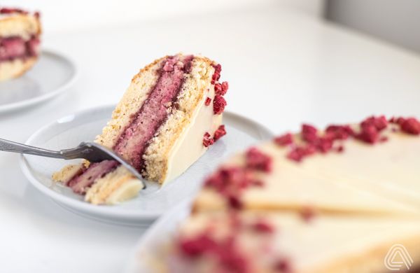 Retro punčák s malinami a bílou čokoládou