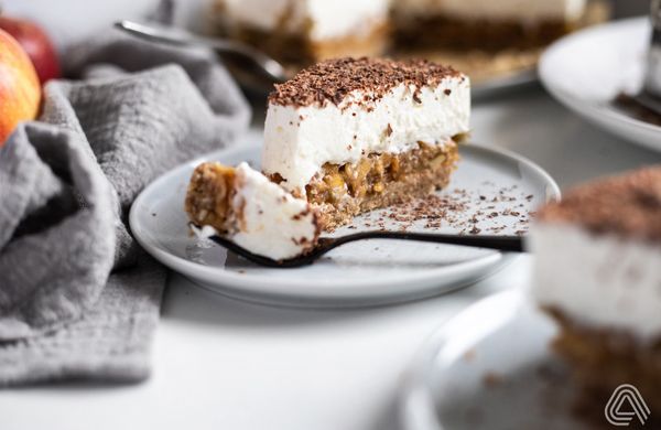 Nepečený jablečný dort s tvarohem