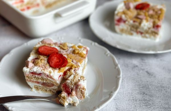 Frozen Curd Slices with Strawberries