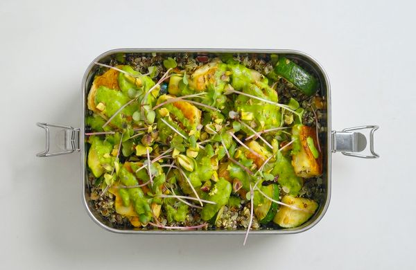 Quinoa s shiitake, pečenou zeleninou a halloumi