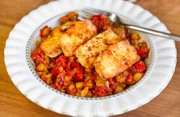 Salat aus geröstetem Gemüse mit Halloumi-Käse
