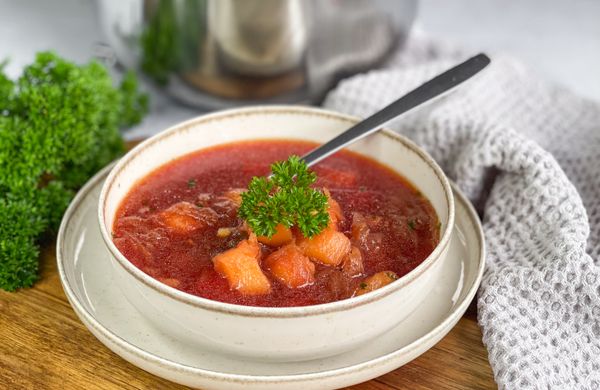 Jednoduchá polévka z červené řepy