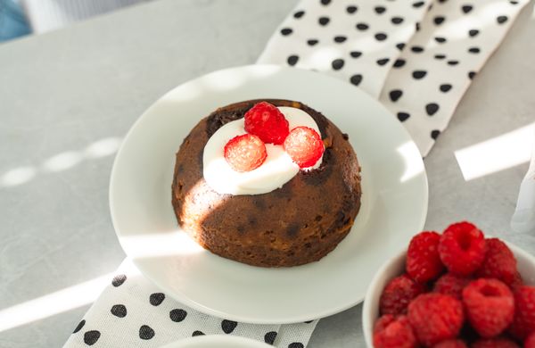 Proteinový mug cake s čokoládou