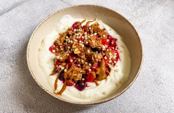 Jogurtová bowl s domácím crumble