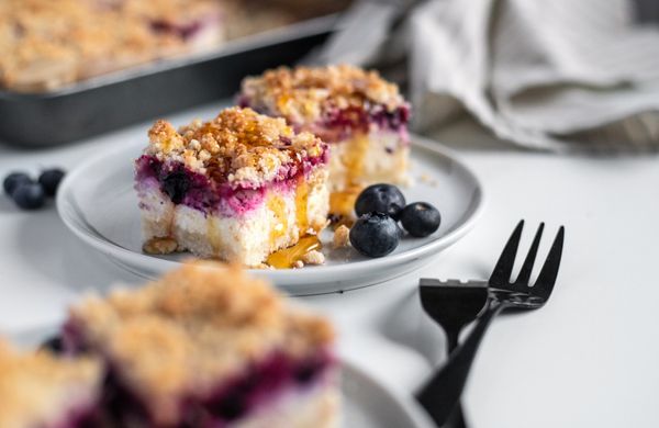 Tvarohový koláč s ovocím a posýpkou