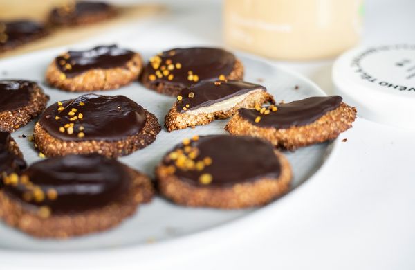 Bezlepkové sušienky z mandľovej múky s arašidovou náplňou