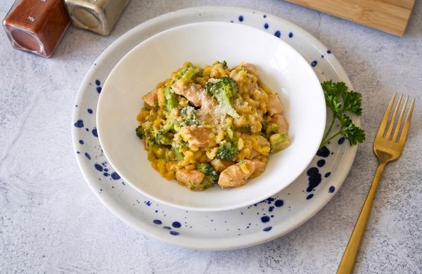 Orzo mit Hähnchen und Brokkoli