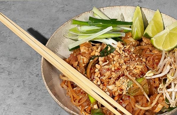 Pad thai s kuřecím masem