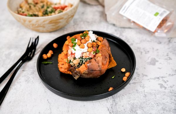 Batáty plněné kuskusem, cizrnou a riccotou