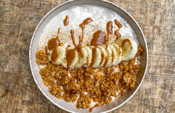Chai latte smoothie bowl