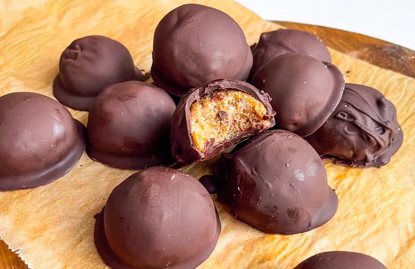 Bananen-Bällchen in Zartbitterschokolade